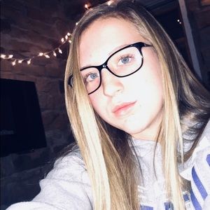 Meet your Posher, Caitlin